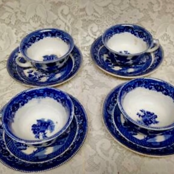 Vintage, Rare, Buffalo Pottery, 12-pc Blue Willow Snack-Dinner Set - Picture 2 of 12